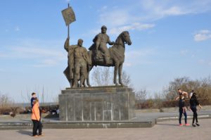 Памятник основателю Симбирска на площади перед Ленинским мемориалом
